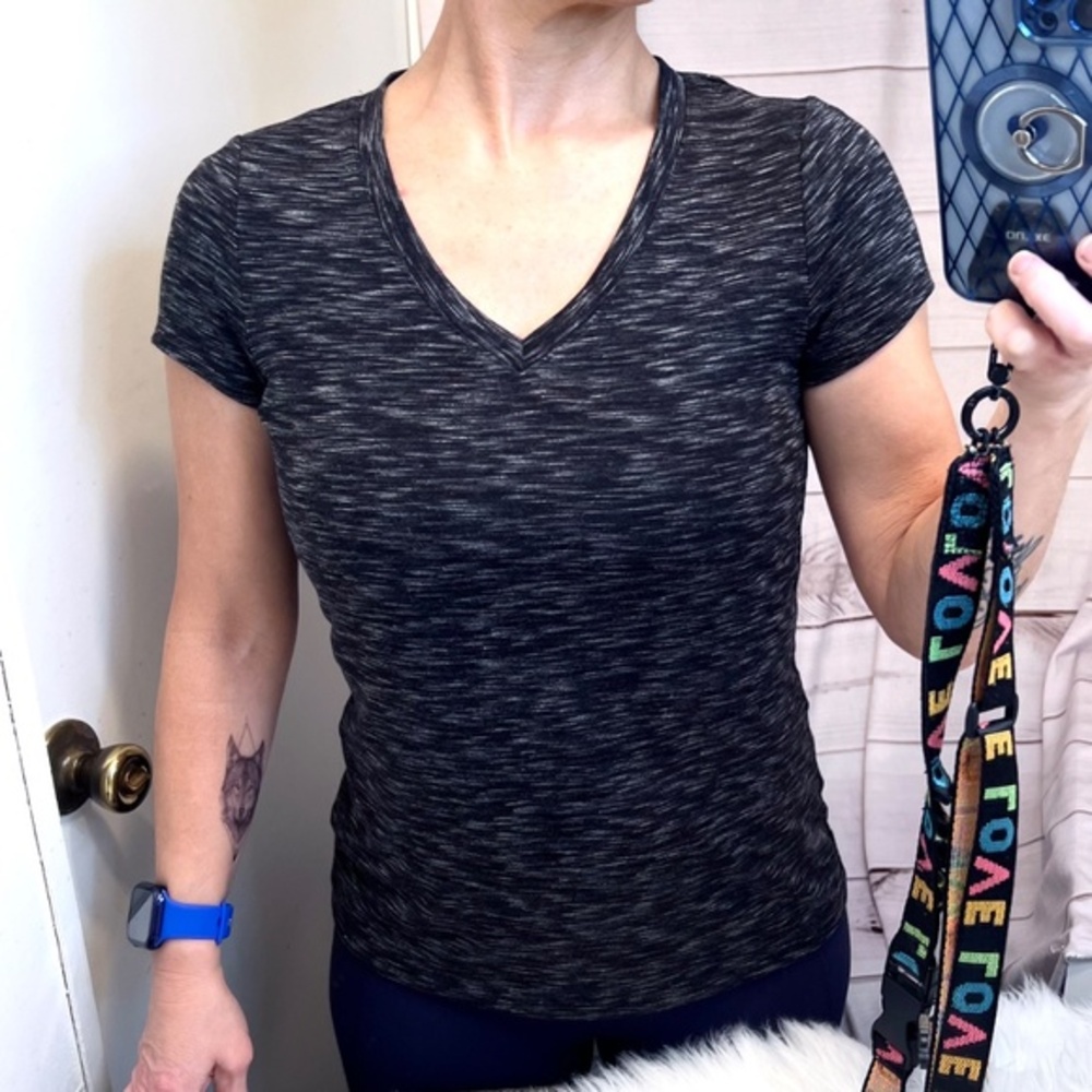 NWT🤩 |•APT 9•| Heather Black V-neck Top